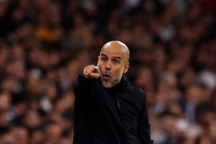 HLV Pep Guardiola đáp trả cực gắt trước tin đồn rời Man City