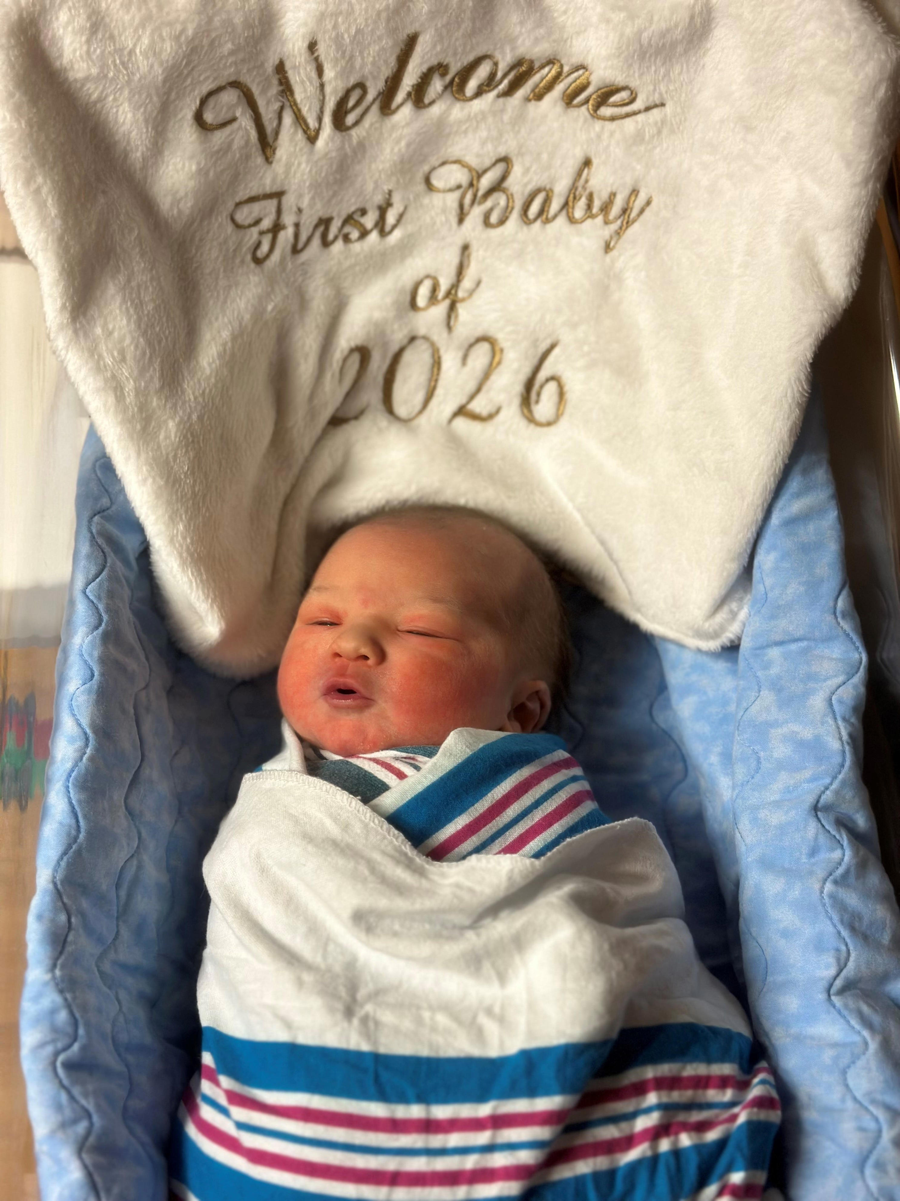 Sublimity Couple Welcomes 2026 New Year S Baby Amid Fireworks AA1TtKAT.img