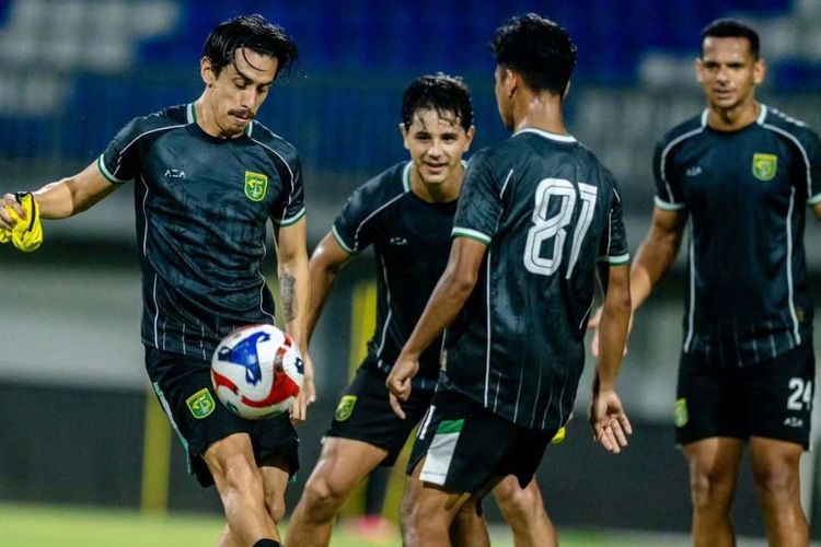 Janji Uston Nawawi untuk Bonek di Pamekasan! Persebaya Percaya Kalahkan Madura United