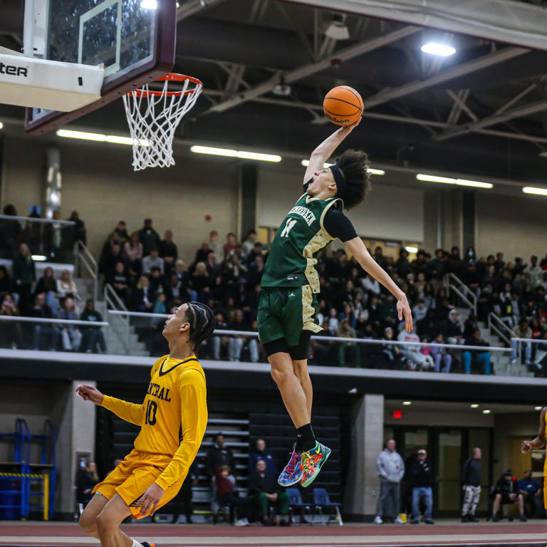 Who should be the Week 4 Longplex Athlete of the Week in boys basketball?