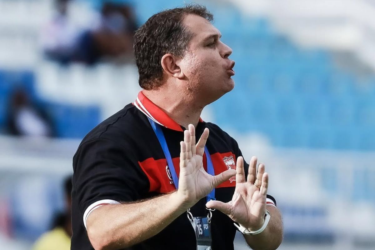 Carlos Parreira Temukan Kekurangan Persebaya! Madura United Ubah Strategi untuk 3 Poin