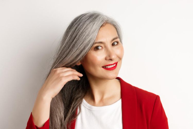 Warna Alis yang Sempurna untuk Rambut Beruban