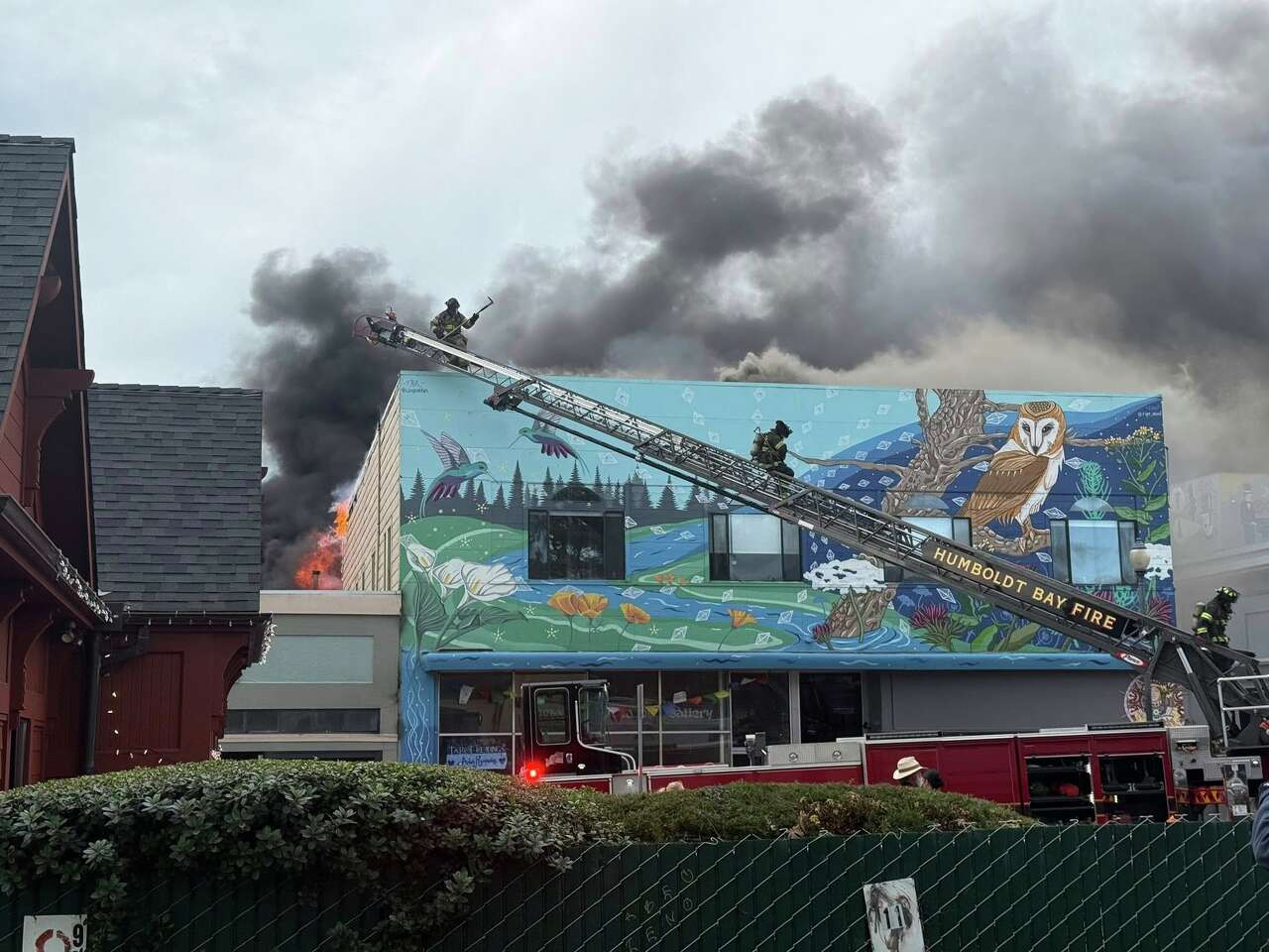 Downtown Northern California fire damages buildings, ruptures gas line in Arcata<br><br>