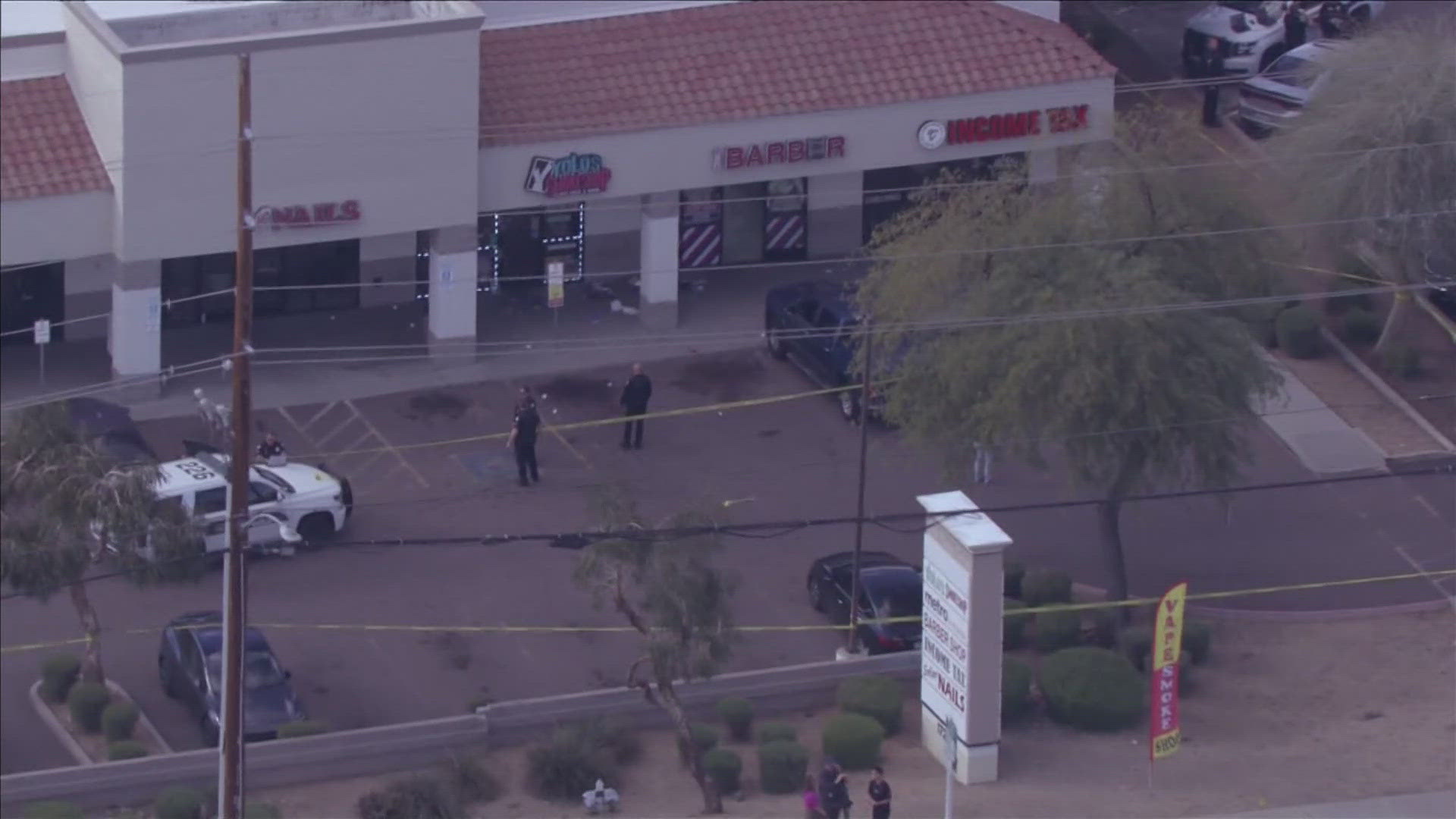 Man killed in shooting near north Phoenix smoke shop
