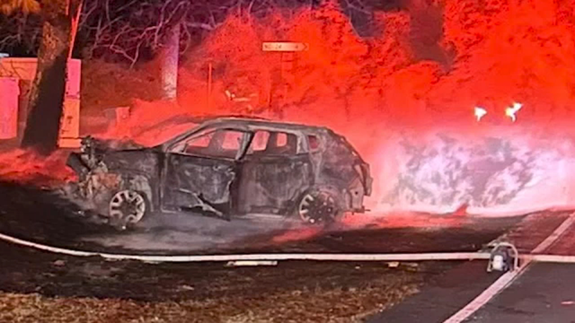 Off-duty firefighter and his wife rescue driver trapped in burning car ...