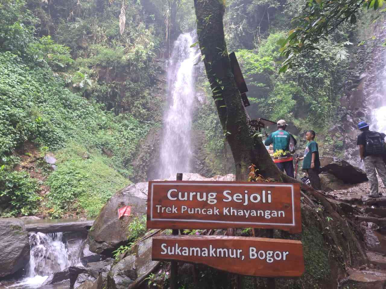 Panduan Hiking ke Puncak Khayangan di Bogor Timur