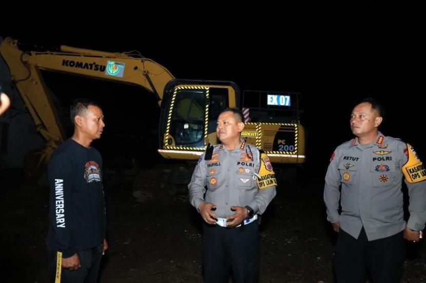 Polda Riau Turunkan Ekskavator Bantu Normalisasi Sungai di Agam