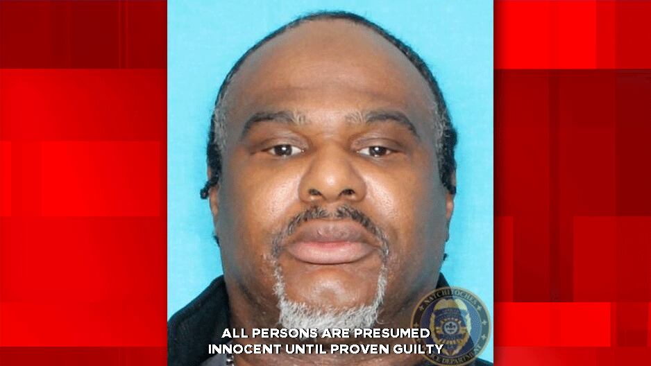 Shreveport man arrested for reportedly stabbing 2 people in Natchitoches