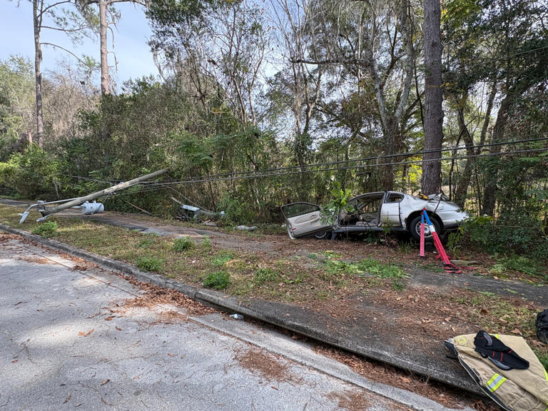 Driver hurt after hitting power pole in Gainesville