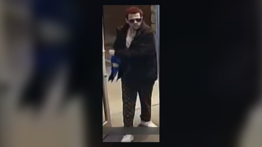 Denver police looking for aggravated robbery suspect