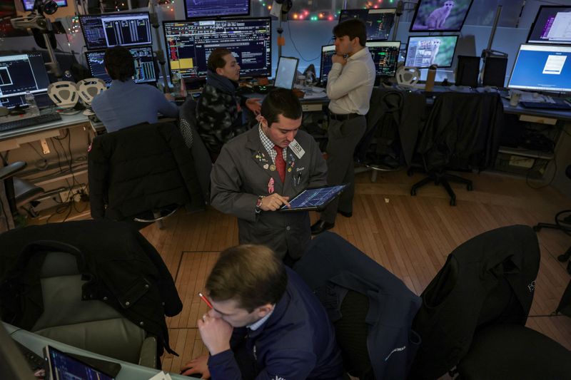 Wall Street oscillates at the top of the new year; Treasury yields move higher<br>