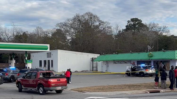 17-year-old in critical condition after shooting at East Macon gas ...