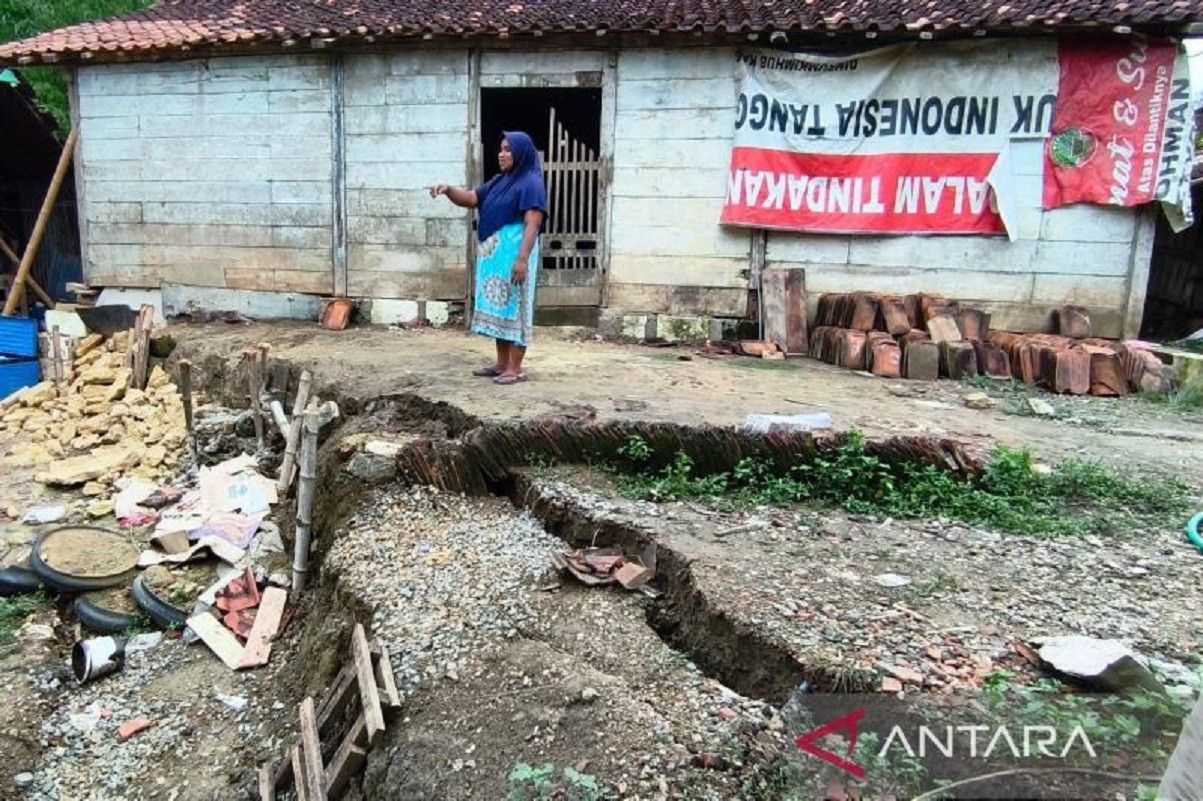 Tanah Bergerak di Buluroto Blora Ancam Kehidupan Warga