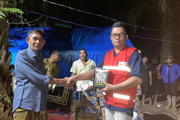 Kebutuhan Korban Banjir Aceh Berubah, PMI Distribusikan Perlengkapan Ibadah