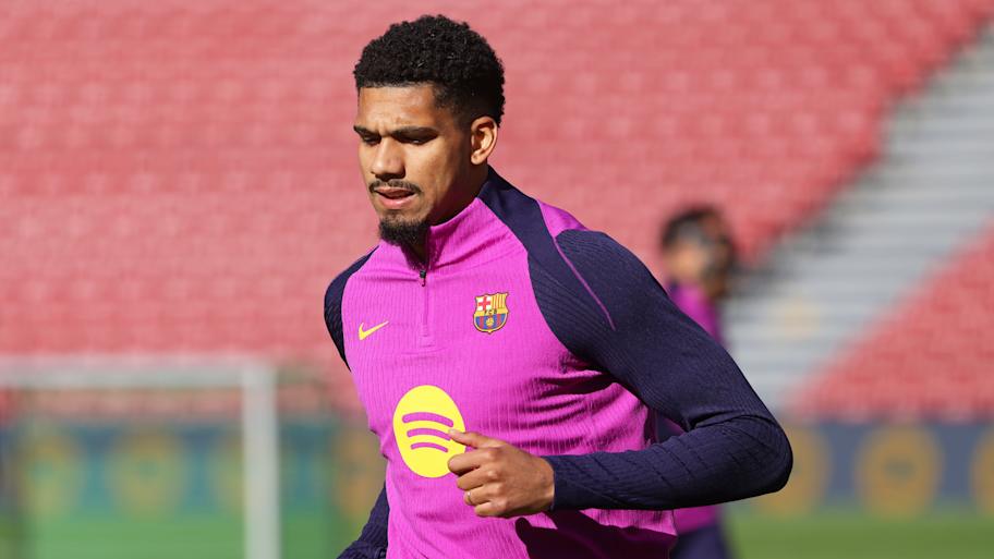 Ronald Araújo was granted a leave of absence by Barcelona in late November. | Joan Valls/Urbanandsport/NurPhoto/Getty Images