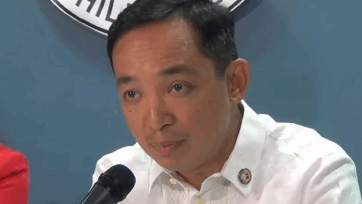Tinio: Marcos feigning control as analysts say peso to slide further