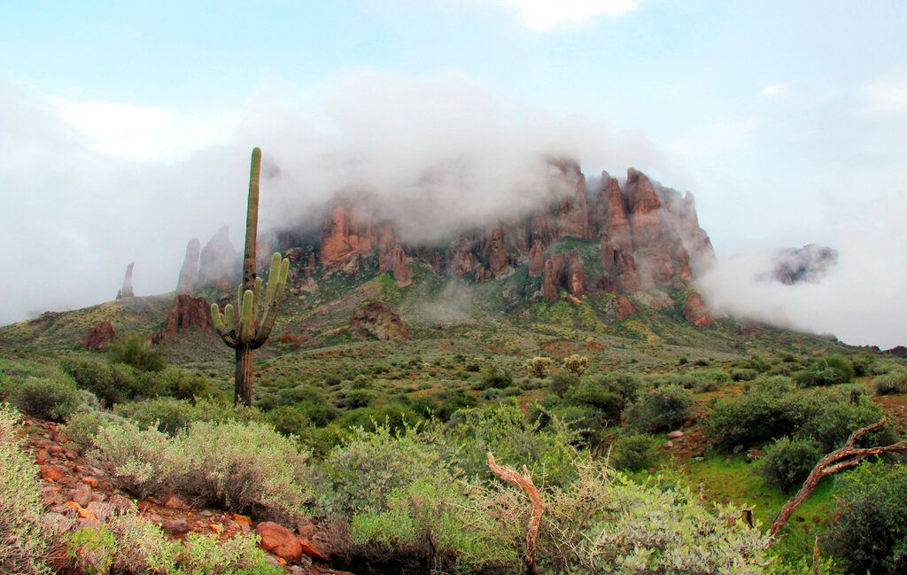Helicopter crashes in mountains near Phoenix, rescue effort underway for four passengers<br><br>