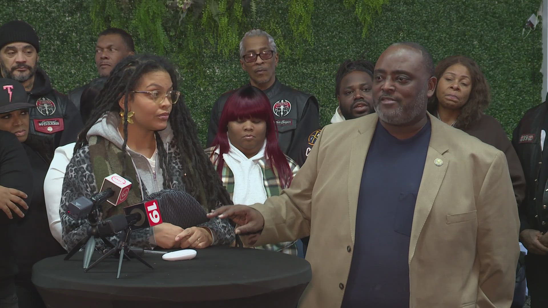 Community leaders, lawmakers, artists gather in Cleveland to discuss ...