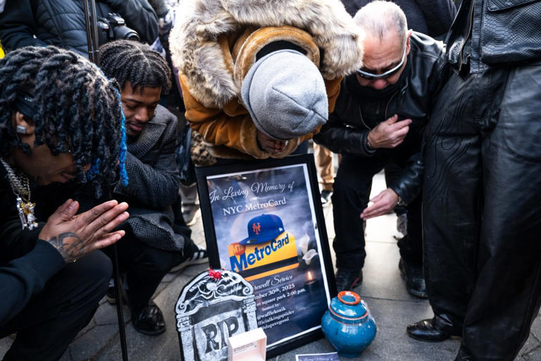 MetroCards being hawked for up to $3,500 on reseller markets: 'Piece of ...