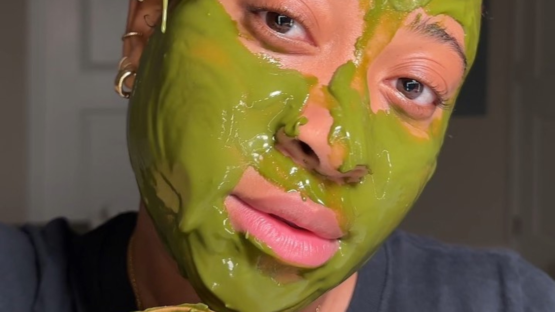 She applies matcha to her face and her skin glows with health