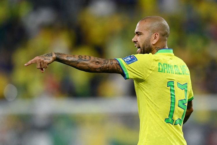 Dani Alves Resmi Miliki Saham Klub Liga 3 Portugal, Siap Kembali Bermain?