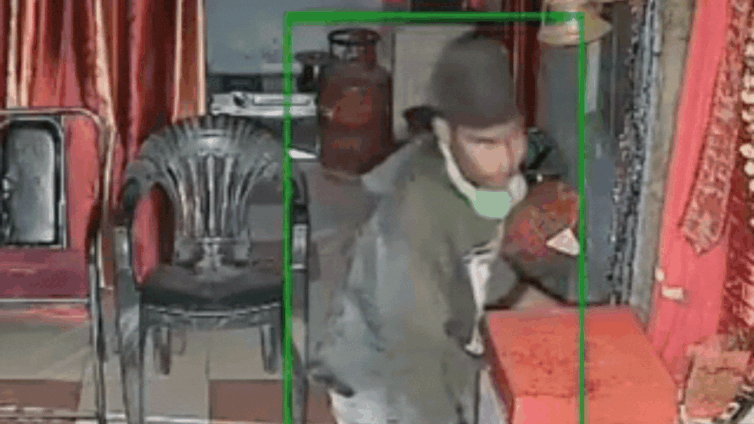 Caught on cam: Thief prays, hesitates for 15 seconds, then steals ...