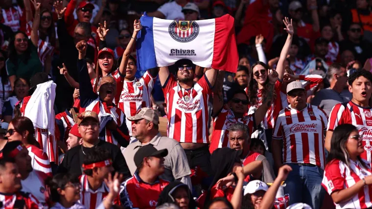 Dónde y cómo ver en vivo y gratis Chivas vs. Atlas hoy: TV y streaming ...