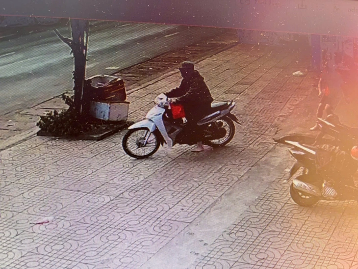 Truy tìm người đàn ông cướp tiệm vàng ở Lâm Đồng ngày đầu năm