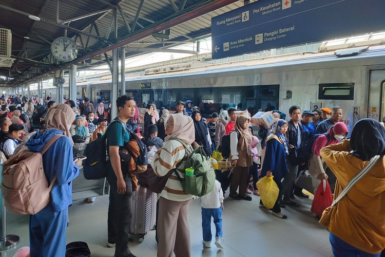 Arus balik Nataru 2025, KAI catat penjualan tembus 4 juta tiket