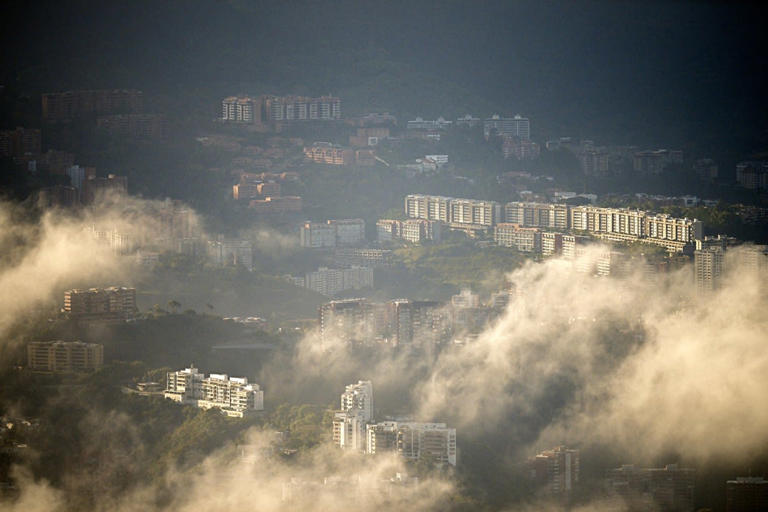 بالصور والفيديو - ضربات أميركية على فنزويلا... وترامب يعلن اعتقال مادورو
