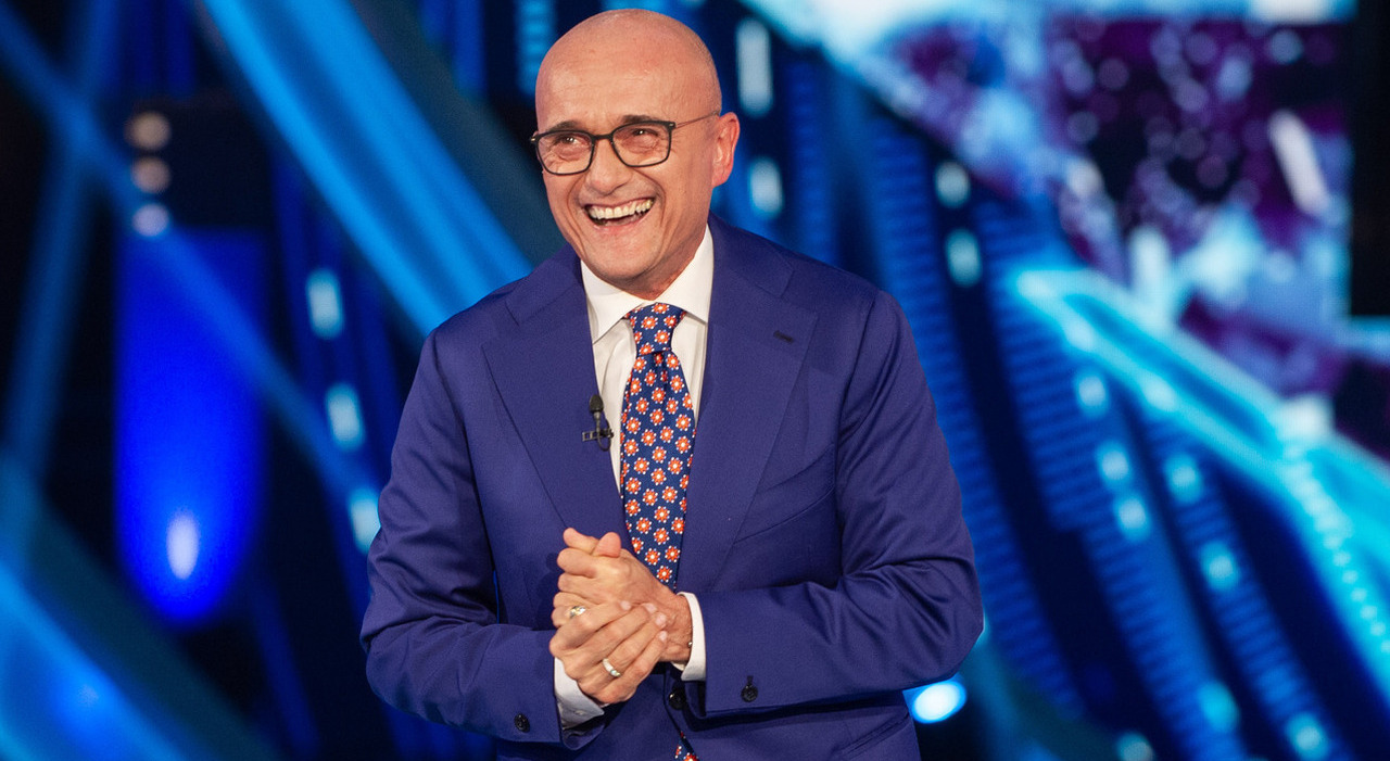 Alfonso Signorini, gli avvocati ai big del web: «Cancellate foto e video  illeciti, rovinano l'immagine. E bloccate Falsissimo»