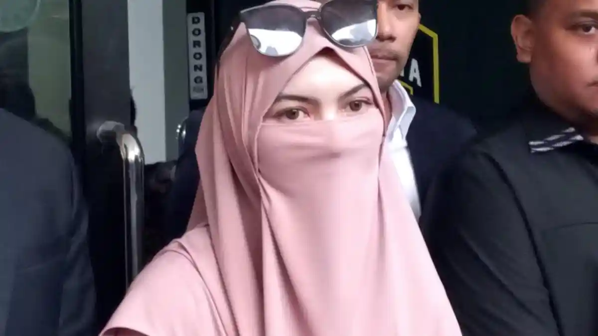 Suami Nikah Siri dengan Inara Rusli, Wardatina Mawa Curhat ke Umi Pipik