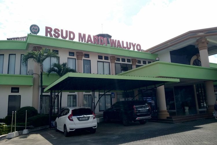 Kontrak dibatalkan di hari pertama kerja, 62 tenaga kebersihan RSUD Mardi Waluyo protes