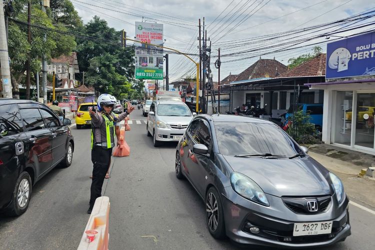 Akhir pekan pertama 2026, ribuan kendaraan padati jalur wisata Kota Batu