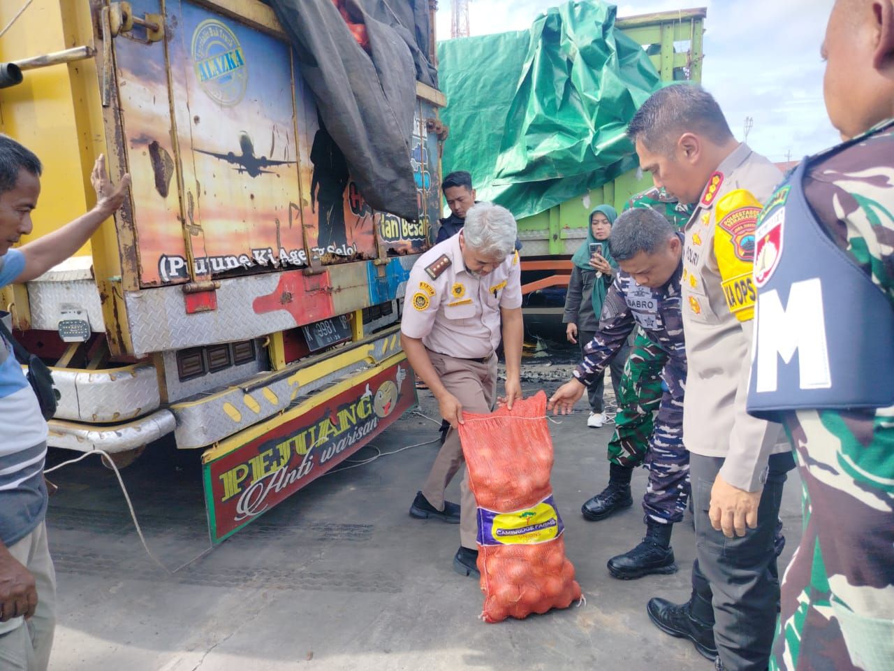 Karantina Jateng Gagalkan Penyelundupan 133,5 Ton Bawang Bombai Kalimantan Barat