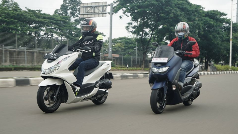 Perbandingan konsumsi BBM Honda PCX 160 dan NMAX 155, mana lebih irit?