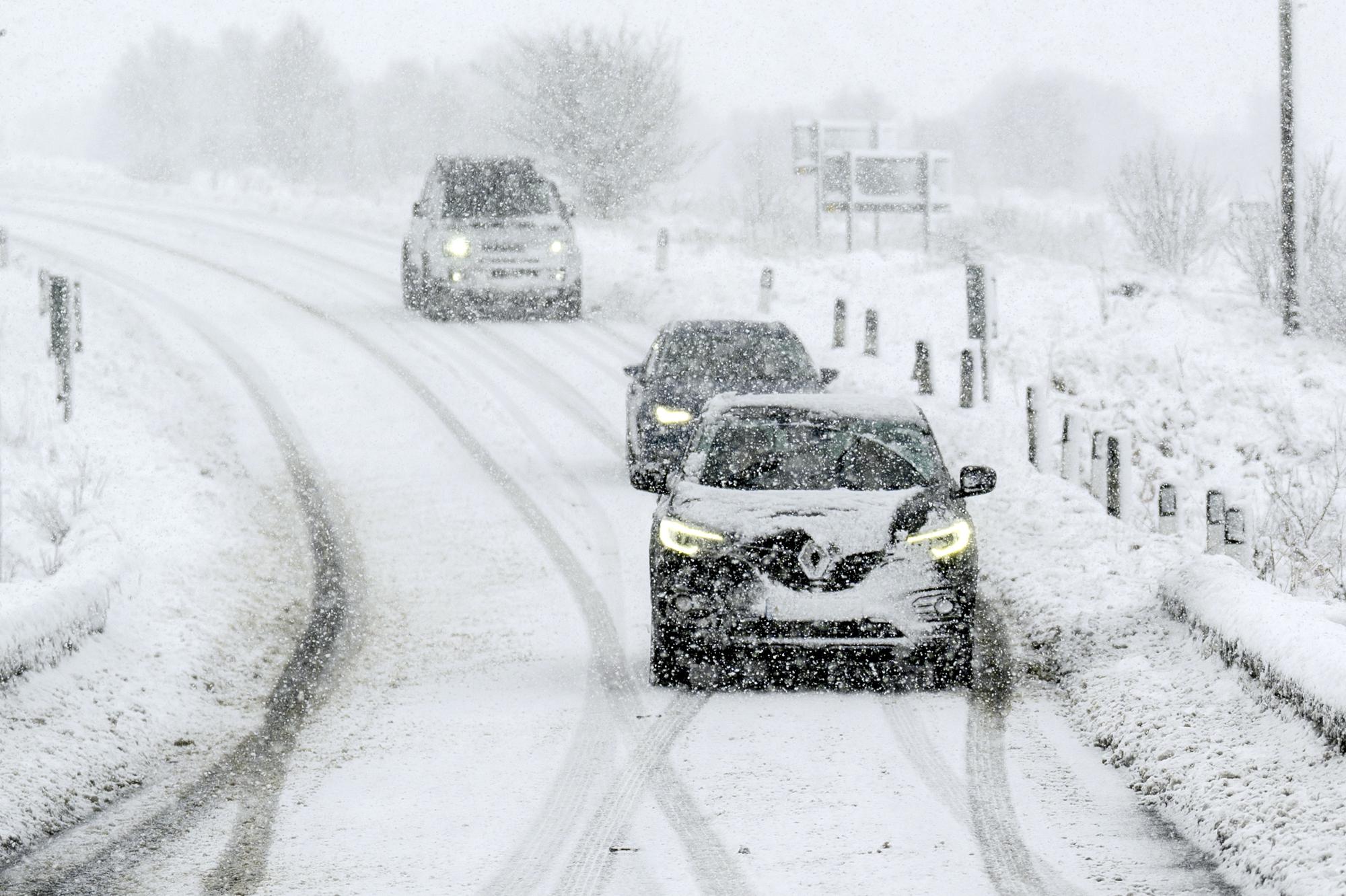 Yorkshire snow: Met Office issues amber warnings across UK as snow and ...