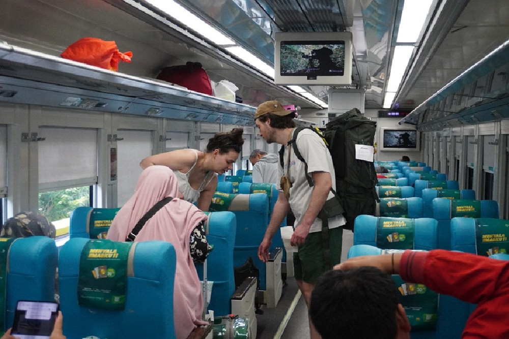 Daop 8 Surabaya Rekam 3.504 Wisatawan Asing Naik Kereta Selama Nataru