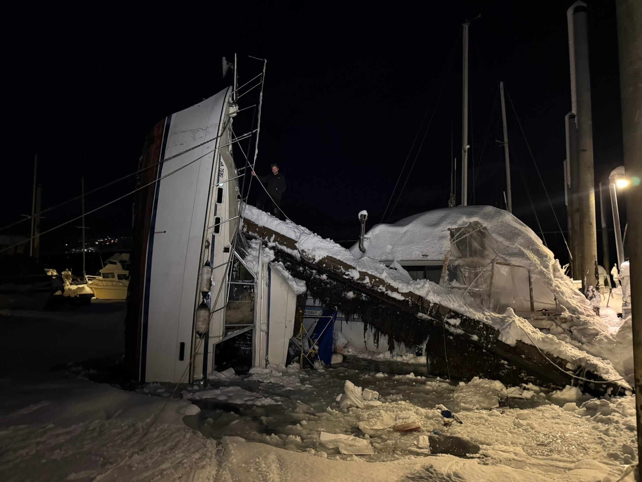 Boats sink and roofs collapse in Juneau under the weight of heavy snow<br>