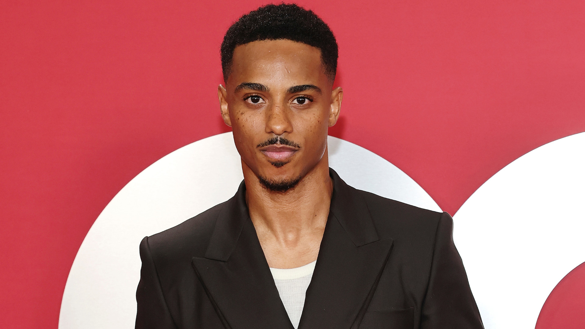 Keith Powers celebrates one year of being alcohol-free: 