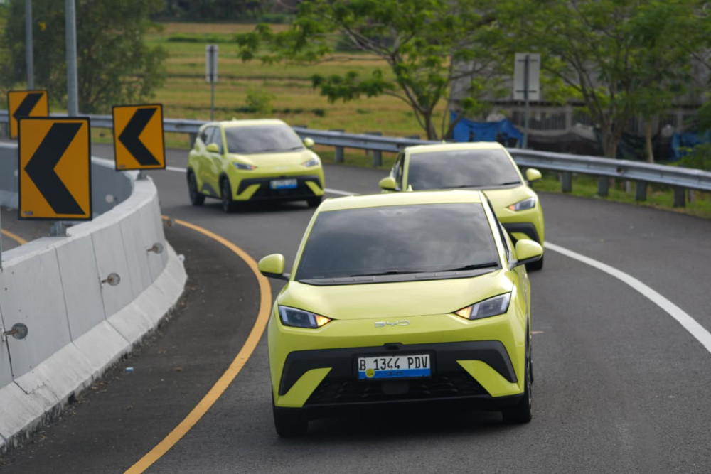 BYD menggulingkan Tesla setelah penjualan mobil listrik Elon Musk merosot pada 2025