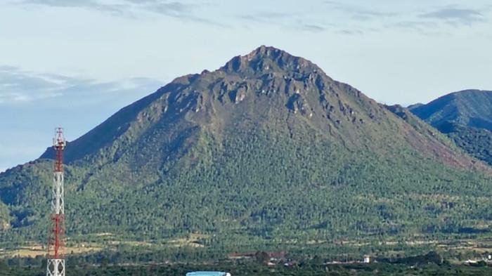 Gunung Burni Telong Siaga, Ribuan Warga Termasuk Lansia dan Bayi Masih Mengungsi