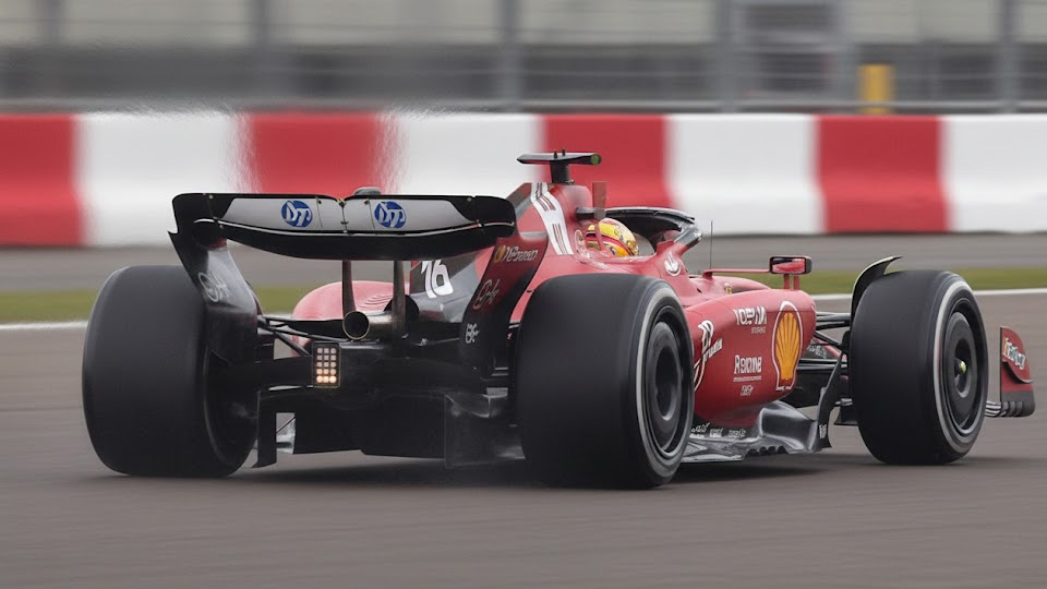 Hamilton rijdt zijn eerste meters in een Ferrari op Fiorano
