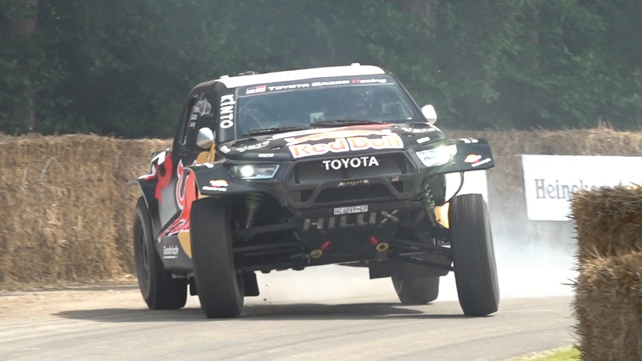 Quando un camion da rally perde aderenza ma non si ferma mai