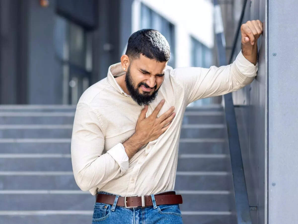 6 body signals that appear before a heart attack