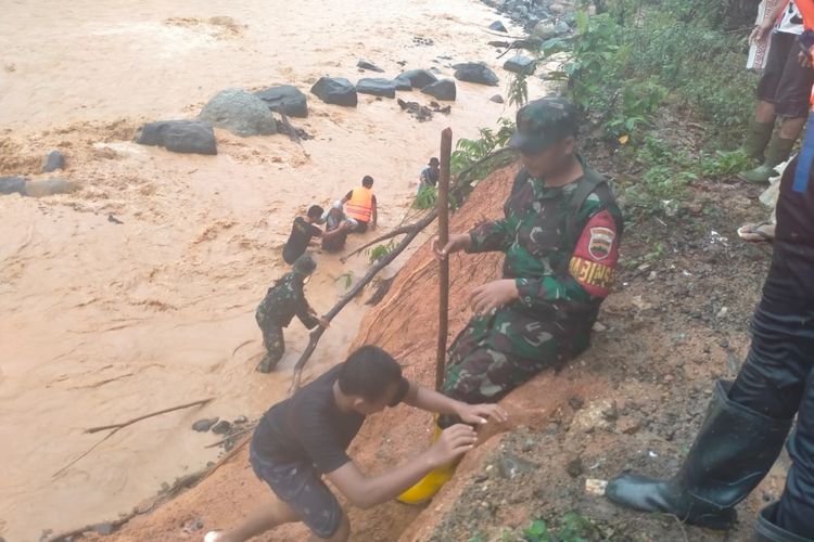 Prajurit TNI Dapat Uang Makan dan Lembur Saat Bantu Bencana, ISESS: Itu Hak Mereka