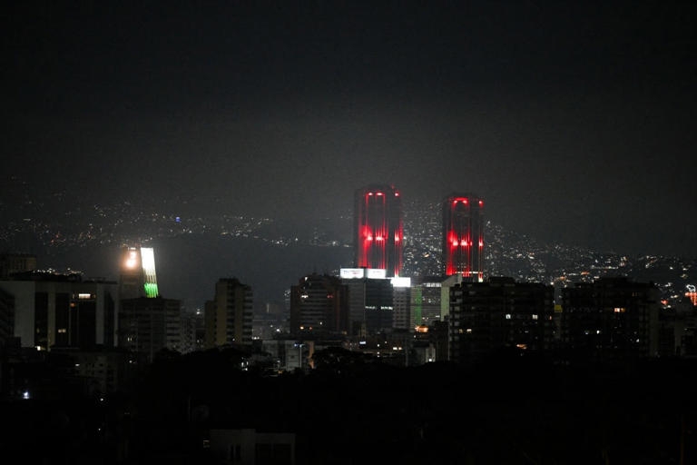 بالصور والفيديو - ضربات أميركية على فنزويلا... وترامب يعلن اعتقال مادورو