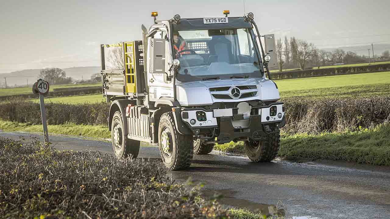 Unimog bergabung dengan armada Environment Agency untuk misi di wilayah tergenang banjir