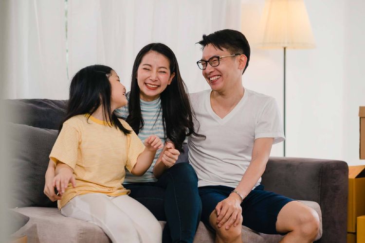 7 cara menumbuhkan empati pada anak, bisa dimulai sejak bayi
