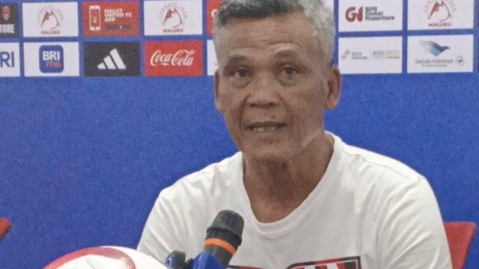 Menang terus pelatih Malut United Hendri Susilo ingatkan pemainnya jangan terlena